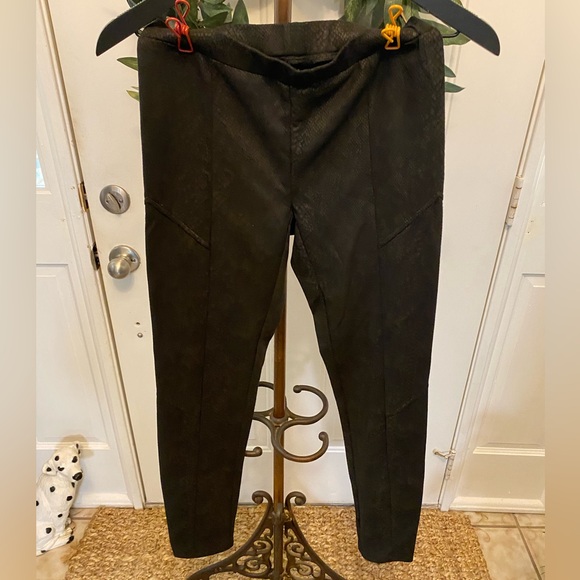 NWT Fate Snakeskin Print Soft Yoga Pants Leggings Workout Wear S - Picture 1 of 10